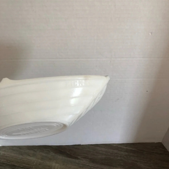 Vtg Milk Glass Pickle  Dish - Picture 3 of 9